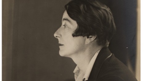 Design: Ein Leben wie ein Film: die Architektin und Designerin Eileen Gray, fotografiert von Berenice Abbott im Jahr 1927.