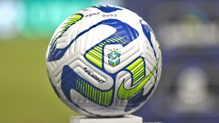 Internationaler Fußball: In Brasilien rollt der Ball wie gewohnt - doch der Sport ist nach dem Wettskandal in den Hintergrund gerückt.