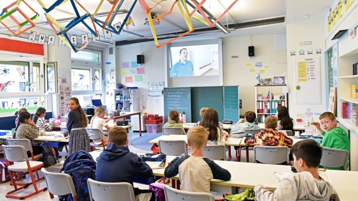 Germering: Viele Farben, viele Medien: Die Klassenzimmer in der Theresen-Grundschule sind sehr bunt.
