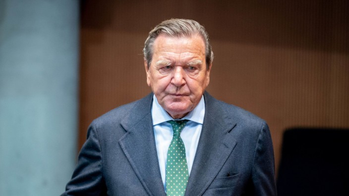 Gerhard Schröder: Nord Stream? Im Jahr 2020 wurde Gerhard Schröder dazu in den Wirtschaftsausschuss des Bundestags geladen. Man sieht ihm an, wie gerne er kam.