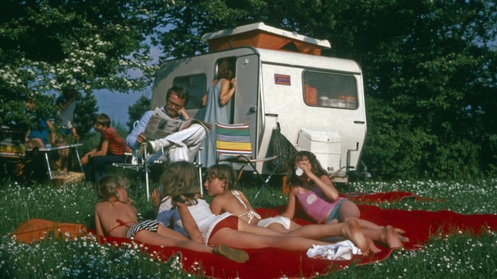 Tourismus: Viele Menschen, die schon als Kind Camping-Urlaub machten, kaufen sich später selbst einen Wohnwagen.