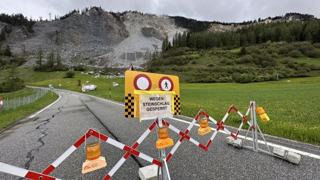 Graubünden: Weil es zuletzt viel geregnet hat, ist die Gefahr des Steinschlags gewachsen.