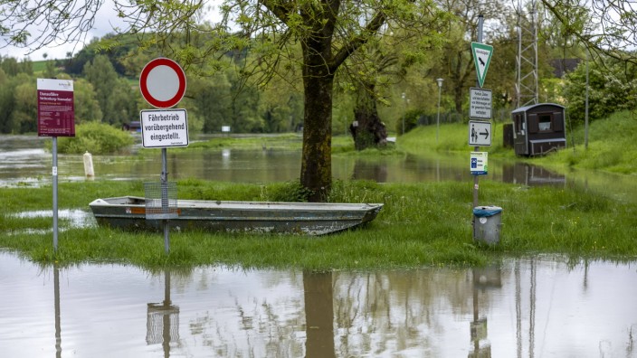 Wetter in Bayern: Der Dauerregen hat in Bayern zuletzt zu hohen Flusspegeln und Überschwemmungen geführt, wie hier vor einigen Tagen an der Donau und Niederbayern. Derzeit sind vor allem oberbayerische Landkreise betroffen.