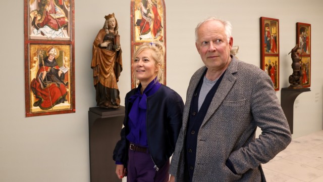 SZ-Kultursalon: Der Schauspieler Axel Milberg mit seiner Frau Judith, die selbst malt, in der Dauerausstellung des Museums.