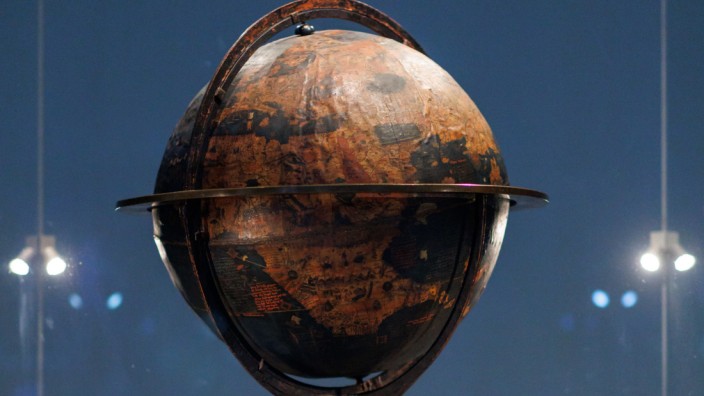 Unesco-Weltdokumentenerbe: Der "Behaim-Globus" aus dem Jahr 1492, der im Germanischen Nationalmuseum in Nürnberg ausgestellt wird, ist jetzt offiziell Teil des Weltwissens. Er gilt als ältester erhaltener Globus der Welt.