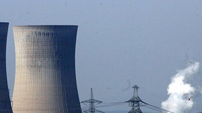 Röttgen rät zum Atomausstieg: Das Kernkraftwerk Grafenrheinfeld: CDU-Umweltminister Röttgen hat der Union zum Atomausstieg geraten.