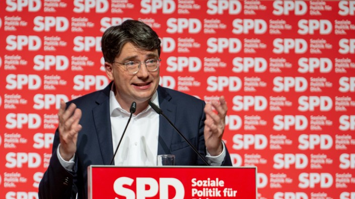 Bayern im Kulturkampf?: Bayerns SPD-Chef Florian von Brunn ruft zur "Ausge-Trumpt"-Demo auf.