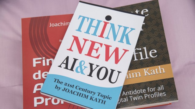 Selbstversuch: Ein Stapel der Bücher, die Joachim Kath bereits geschrieben hat. Darunter sind Bücher über Marketing, menschliches Denken und Künstliche Intelligenz, aber auch ein paar Romane.