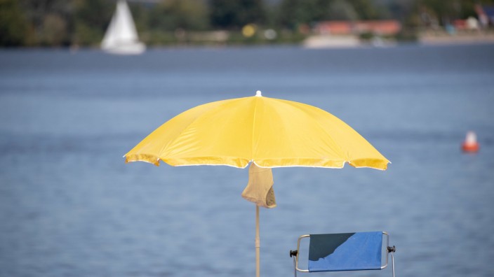 Wetter in Bayern: Ab an den See? Am langen Pfingstwochenende laden die sommerlichen Temperaturen jedenfalls zu Ausflügen ein.