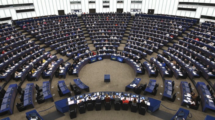 Europäische Union: Schnell, geräuschlos, ohne Europäisches Parlament: Kommissionspräsidentin Ursula von der Leyen hat die EU zusammen mit den Staats- und Regierungschefs effizient durch jüngste Krisen geführt.