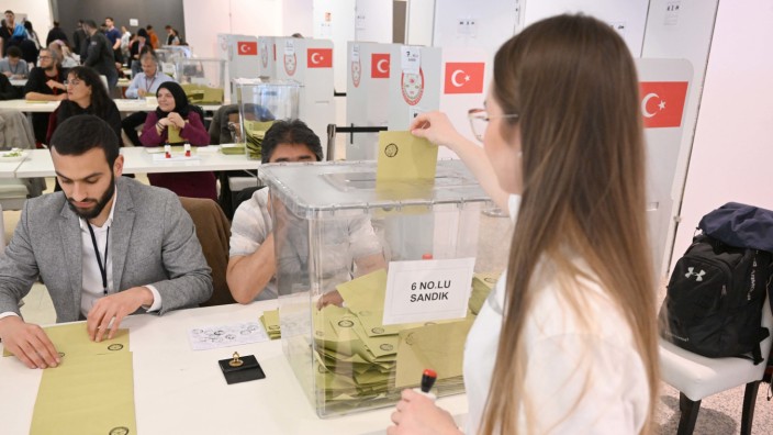 Vor der Stichwahl: Auch für die Stichwahl in der Türkei wurde der ehemalige Kaufhof am Stachus in ein großes Wahllokal verwandelt.