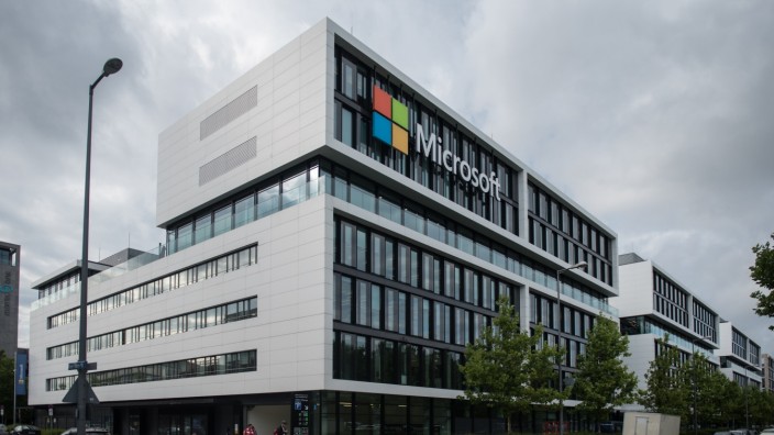 Quantencomputer und künstliche Intelligenz: Die Münchner Zentrale von Microsoft in der Parkstadt Schwabing. Für das "Experience Center" wurde ein eigenes Stockwerk freigeräumt.