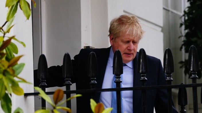 Großbritannien: Der ehemalige britische Premierminister Boris Johnson verlässt sein Haus in London.