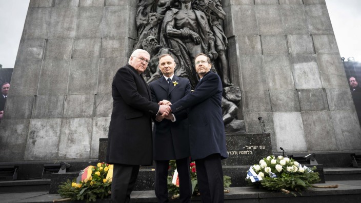 Wissenschaft: Einigkeit im Gedenken? Bundespräsident Frank-Walter Steinmeier, der polnische Präsident Andrzej Duda und Izchak Herzog, Präsident von Israel, erinnern zum 80. Jahrestag an den Aufstand im Warschauer Ghetto.