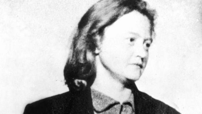 Das Politische Buch: Der böse Geist des KZ Buchenwald: Ilse Koch im Jahr 1947.