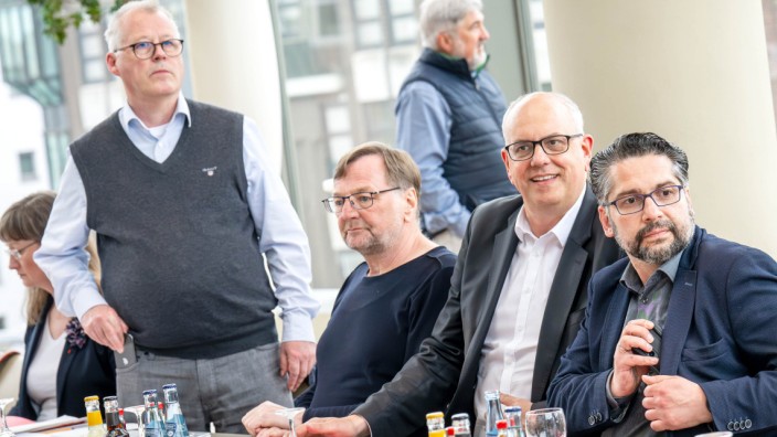 Bremen: Andreas Bovenschulte (Zweiter von rechts) ist ein Bürgermeister mit Unterhaltungswert und Zuversicht.