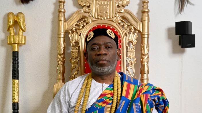 Krönung: Raymond Anani, 59, wird zum König des Volksstamms der Ewe in Westafrika gewählt.