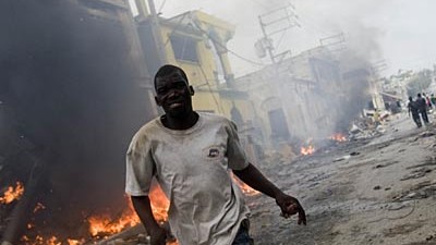 Haiti nach dem Beben: Das Zentrum von Port-au-Prince ist völlig zerstört. Die Regierung will es abriegeln, um den Schutt beseitigen zu können.