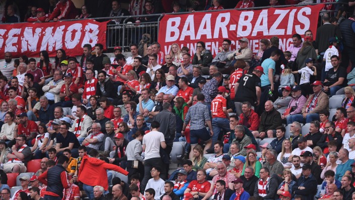 Unter Bayern: Als Leipzig in einem nicht ganz unwichtigen Spiel 2:1 in Führung ging, machten sich die sogenannten Fans zu Tausenden aus dem Staub.