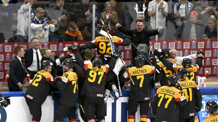 Eishockey-WM: Deutschland feiert das entscheidende Tor von Fredrik Tiffels.