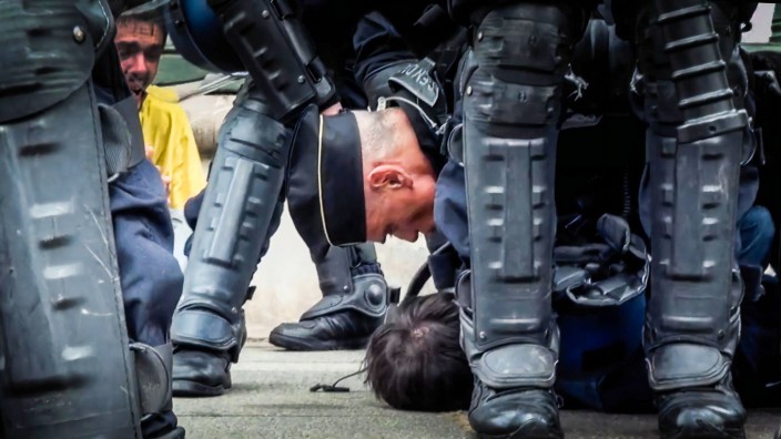 Doku über innere Sicherheit: Gelbwesten-Protest in Frankreich: Polizeigewalt nimmt überall auf der Welt zu.