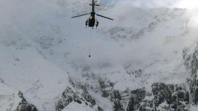 Drama am Nanga Parbat: Heute sollen die beiden Bergsteiger am Nanga Parbat gerettet werden. Schon 2005 flog ein pakistanischer Helikopter zu einer Rettungsaktion auf den Teufelsberg.