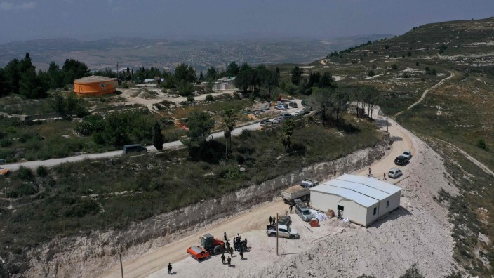 Israel: Im Westjordanland bauen Siedler ein mobiles Haus. Solche Vorhaben feiern die radikalen Kräfte in der israelischen Regierung.
