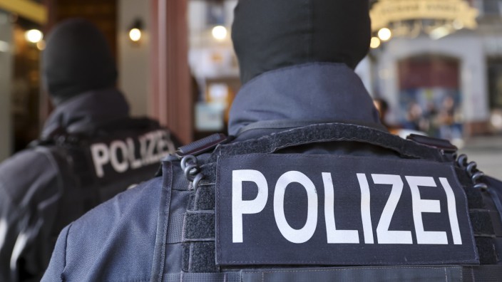 Rechtsextremismus: Die Polizei ermittelt im Erzgebirge in der Hooligan-Szene.