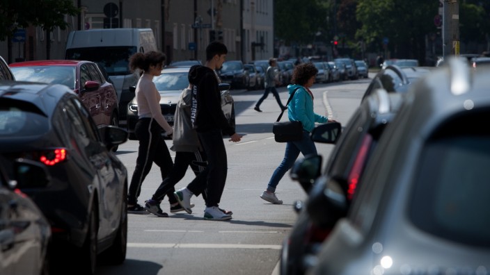 Schwabing: Künftig sollen Radfahrer und Fußgänger in der Rheinstraße mehr Platz haben.