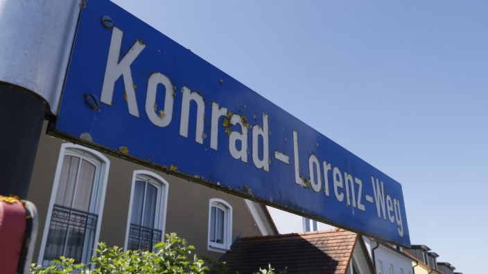 NS-Vergangenheit in Neufahrn: Konrad Lorenz war ein Nobelpreisträger, aber auch ein bekennender Nationalsozialist. Der Konrad-Lorenz-Weg wird deshalb in Edith-Ebers-Weg umbenannt.