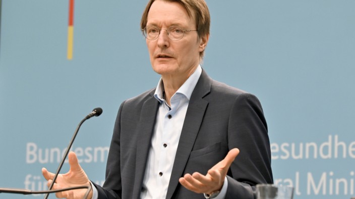 Gesundheitspolitik: Karl Lauterbach (SPD), Bundesminister für Gesundheit, bei der Pressekonferenz nach der Bund-Länder-Besprechung zur geplanten Krankenhausreform.