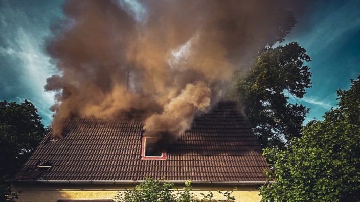 Neubiberg: Ein leerstehendes Haus in Neubiberg ist am Donnerstagabend in Brand geraten.