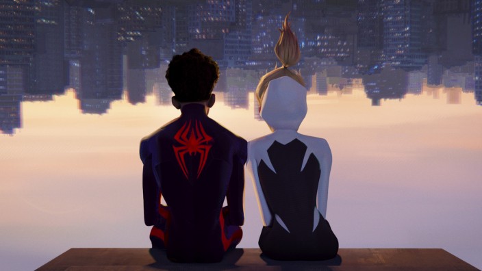 "Spider-Man: Across the Spider-Verse" im Kino: Miles Morales und seine Freundin Gwen Stacey kommen sich näher.