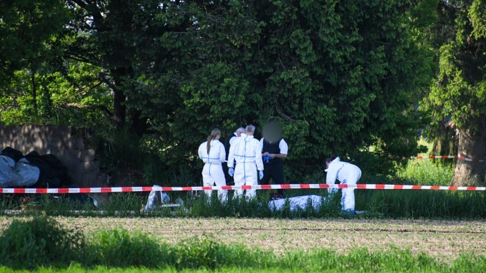 Großangelegte Aktion: Ende Mai ist eine 19-Jährige in Sauerlach bei München gewaltsam ums Leben gekommen. Auch der mutmaßliche Täter, ein 22-Jähriger, ist tot.