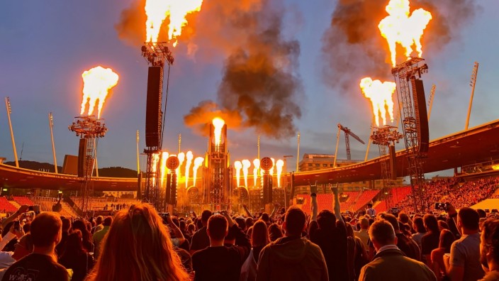 Auftritte in München: Rammstein-Konzerte sind seit den Enthüllungen um Sänger Till Lindemann noch umstrittener. Hier ein Foto vom Auftritt in Zürich.