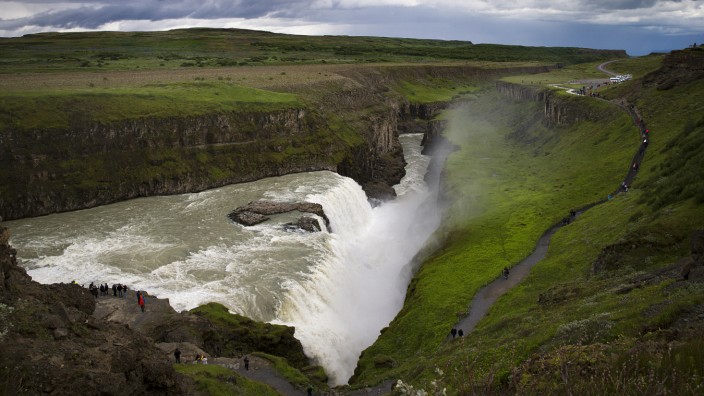 Kolumne: Einmal im Leben: Der Wasserfall Gullfoss, gespeist vom Fluss Hvítá, liegt im Süden Islands.