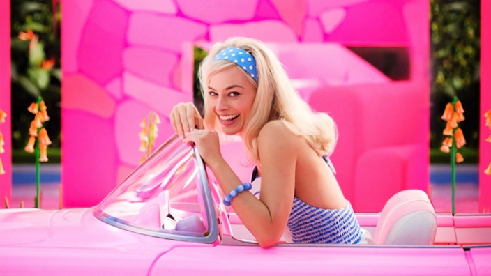 "Barbie"-Film: Kindheitstraum in Lebensgröße: Margot Robbie spielt Barbie.