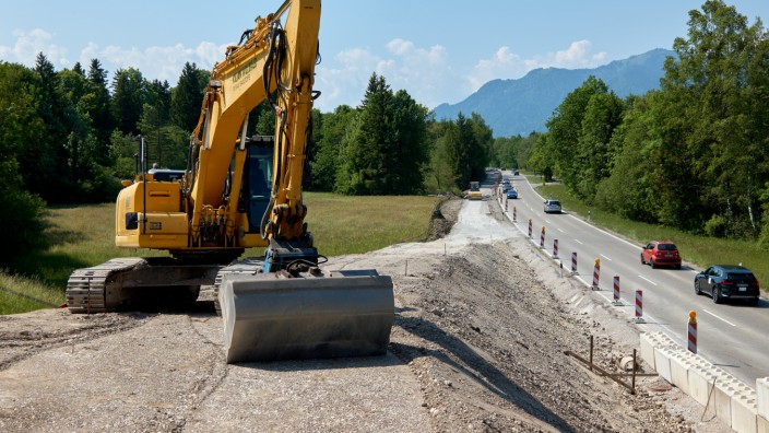 Mobil im Oberland: An der B13 wird derzeit fleißig gearbeitet für einen neuen Radweg.