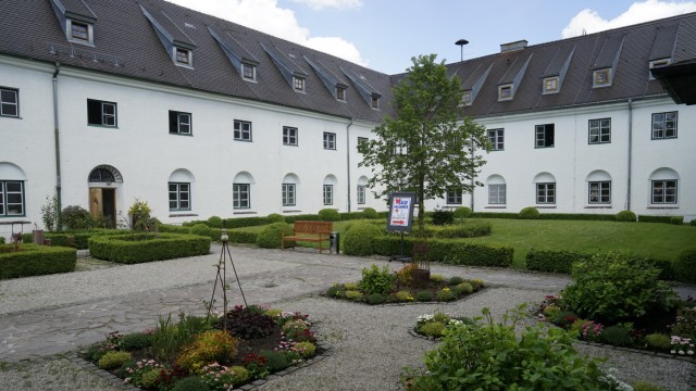 Geschichte: Heute ist das ehemalige Kloster als Hans-Scherer-Haus ein Männerwohnheim.