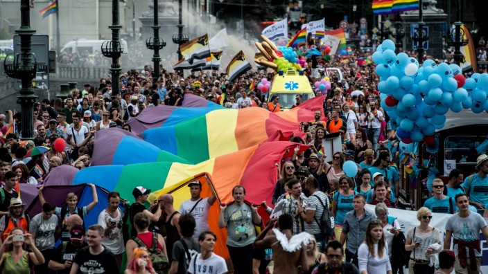 Ehe für alle: "Prague Pride" 2016. In Tschechien debattiert das Parlament derzeit ein Gesetz, das homosexuellen Paaren die Ehe erlaubt.