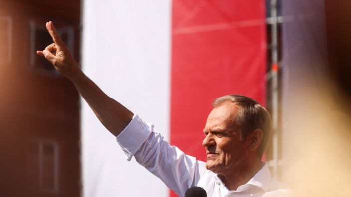 Polen: Oppositionsführer Tusk bei der Demonstration gegen die Politik der PiS.