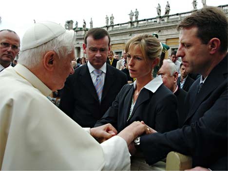 McCanns und Papst, afp