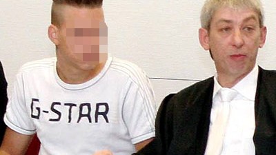 Foltermord von Siegburg: Der Hauptangeklagte im Foltermord von Siegburg, Pascal I., im August 2007 mit seinem Anwalt.