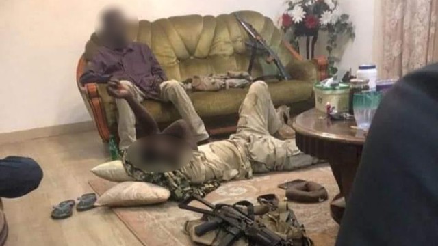 RSF-Milizionäre in einer Privatwohnung in Khartum (von der SZ verifziert).