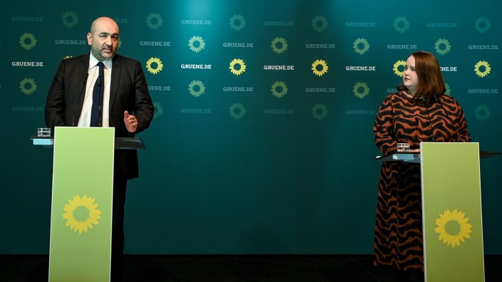 Europäische Union: Zwei Vorsitzende, zwei Meinungen zur Asylreform: die Grünen-Spitzenpolitiker Omid Nouripour und Ricarda Lang.