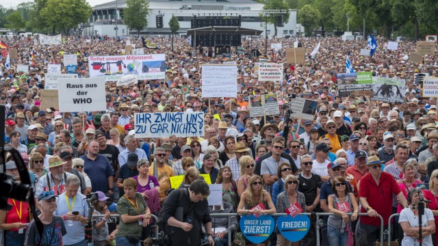Demonstration in Erding: Mehrere tausend Menschen nahmen an der Demonstration teil.