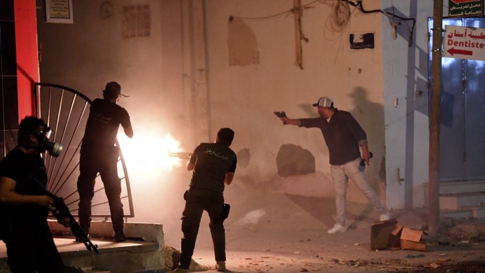 Tunesien: Land in Unruhe: Zusammenstöße zwischen Polizei und Jugendlichen im vergangenen Herbst in der Hauptstadt Tunis.