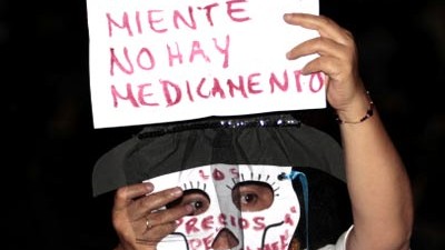 Aids-Konferenz: Das Fehlen von Medikamenten kritisiert diese Aktivistin in Mexiko-Stadt.