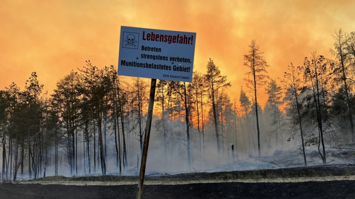 Waldbrände: Ein Waldbrand auf einem früheren Truppenübungsplatz in Mecklenburg-Vorpommern. In Bayern ist die Zahl der Waldbrände seit Jahren rückläufig, sagt die Landesanstalt für Wald und Forstwirtschaft