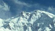 Tod in der Eisspalte: Der bekannte Extrem-Bergsteiger Unterkircher war bei der Erstbesteigung der Rakhiot-Wand des 8125 Meter hohen Nanga Parbat in Pakistan auf einem Schneebrett abgerutscht und in eine Gletscherspalte gestürzt.